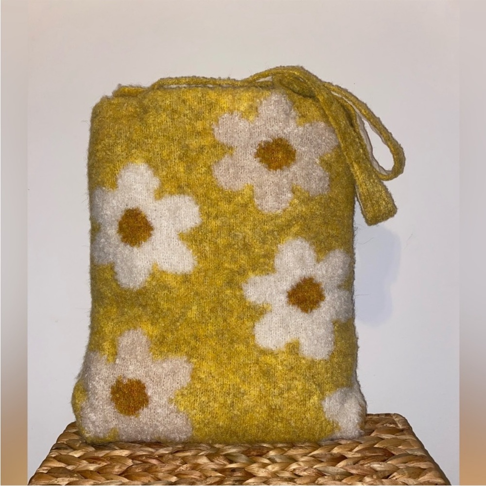 NWT SET Free People Flower Power Carry On Tote Bag and Scarf Set - Picture 2 of 3